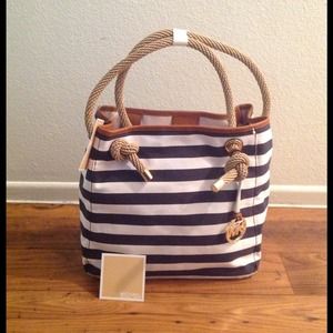 ****Authentic Michael Kors Marina handbag****