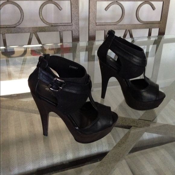 SOLD!!! 🔺Never been worn! Heels