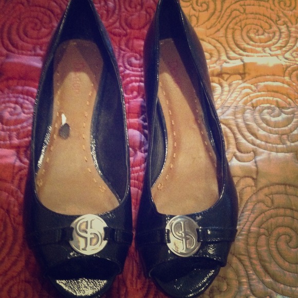Ladies black shoes