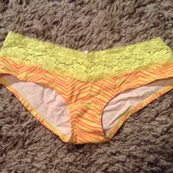 💢SOLD💢Victoria Secret VS Pink panties
