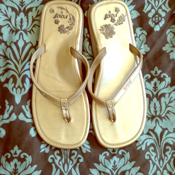 Reef Sandals Flip Flops Thongs in Gold