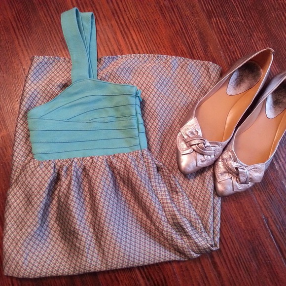 Beautiful Dress - Picture 3 of 3