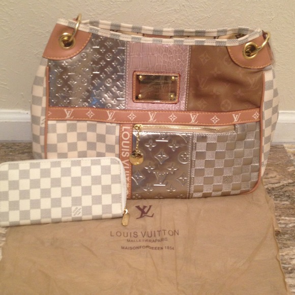 Gorgeous Lv looking handbag