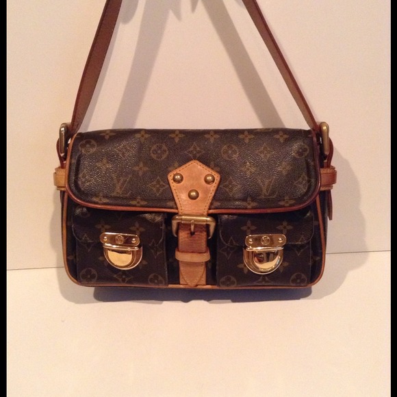 100% Authentic LV Monogram Hudson Shoulder Bag. - Picture 1 of 4