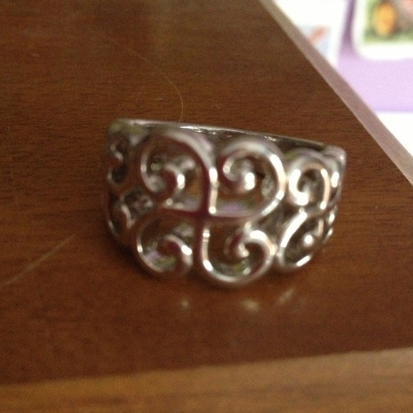 Silver ring - Picture 2 of 3