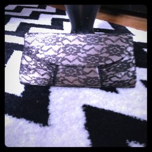 💰👇Beige black lace lined clutch👇💰