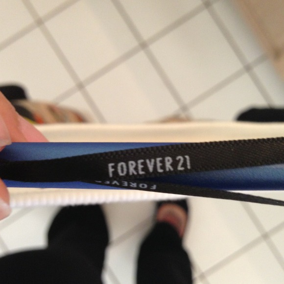 Iron man pull over sweater - Picture 4 of 4