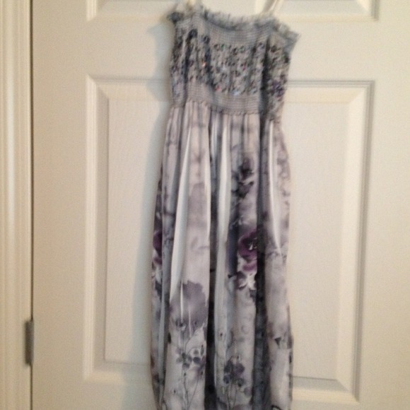 Dresses - Picture 1 of 2