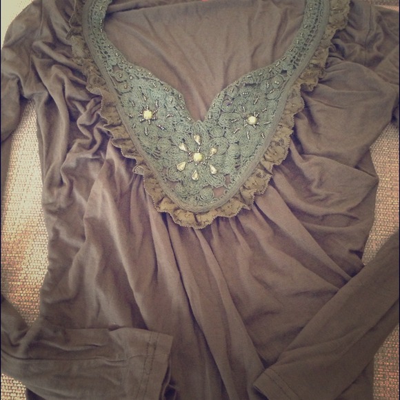 Long sleeve light shirt