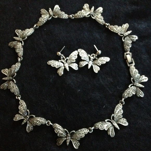 Beautiful Butterfly choker and earring set