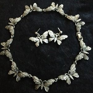 Beautiful Butterfly choker and earring set