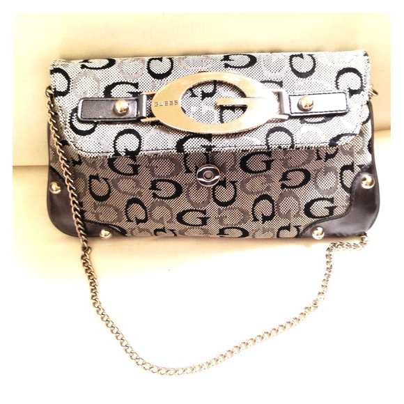 🎀Reserved for @fashiongals🎀Guess Metallic Purse