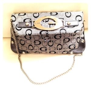 🎀Reserved for @fashiongals🎀Guess Metallic Purse