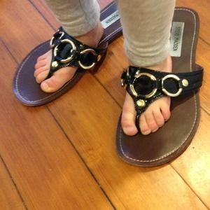 🔽Reduced🔽Steve Madden flip flops 9.5