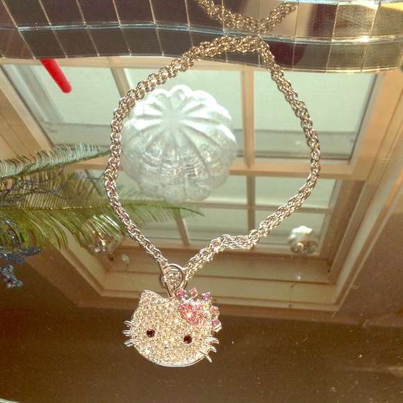 Hello kitty rhinestone necklace 😻