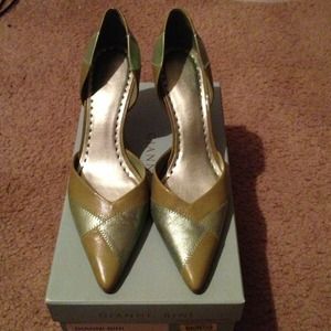 **REDUCED**Gianni Bini green heels