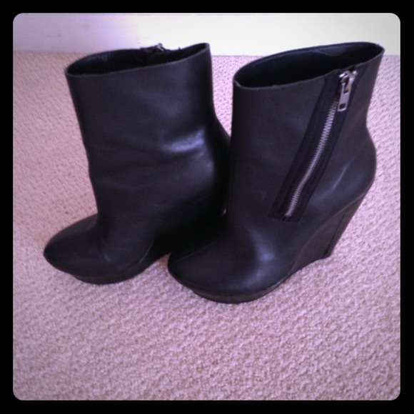 messeca Boots - Messeca black wedge boot