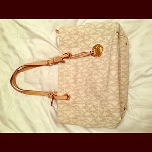 Michael Kors Jet set handbag