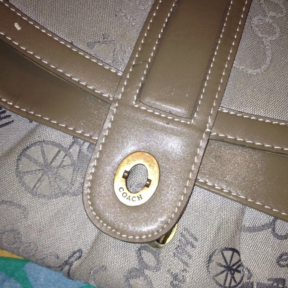 Coach - Picture 3 of 4