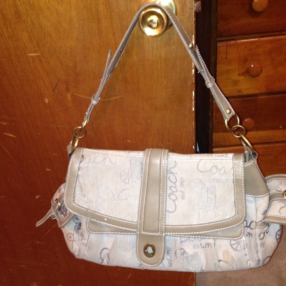 Coach - Picture 4 of 4