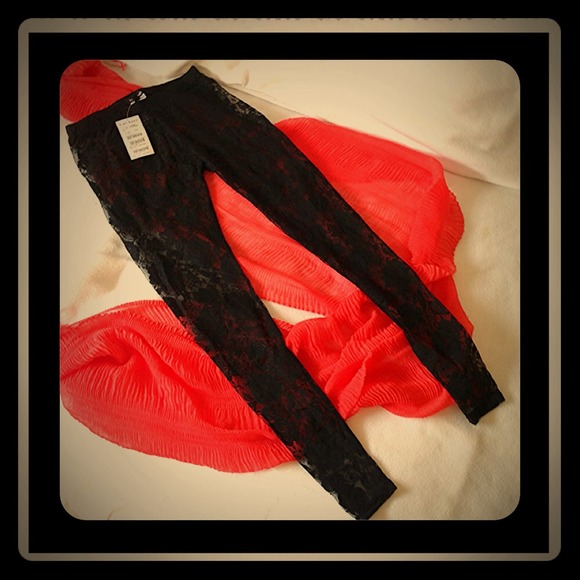 NWT$50 bebe Lace Leggings