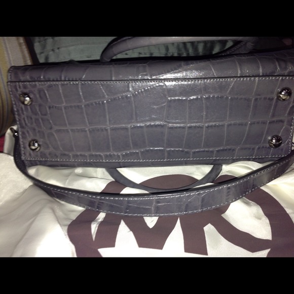 Authentic Grey Michael Kors - Picture 3 of 4