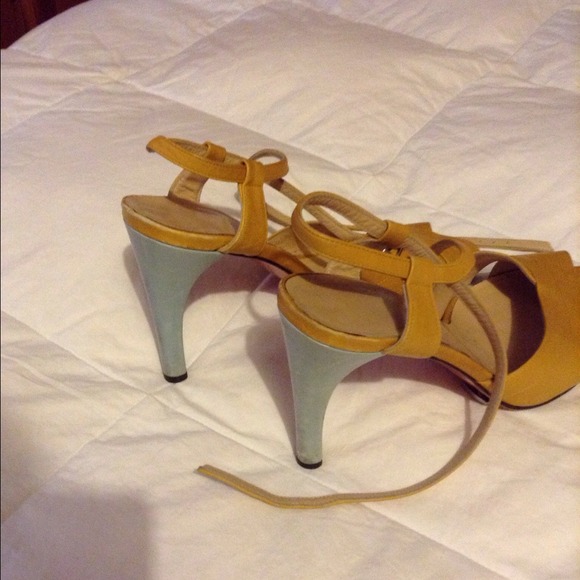 Authentic Bally heels 🎀🎉👩REDUCED AGAIN👏👠😜 - Picture 2 of 3