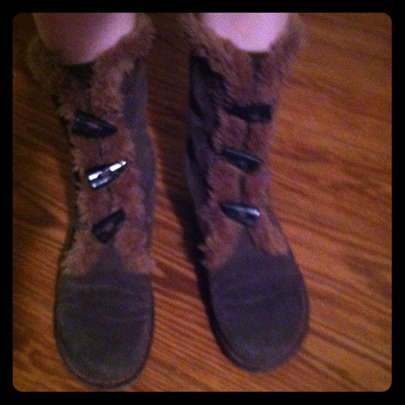 Brown snow boots
