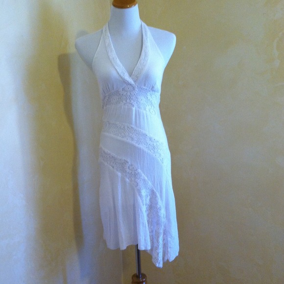 🎀NWOT White Halter Dress🎀
