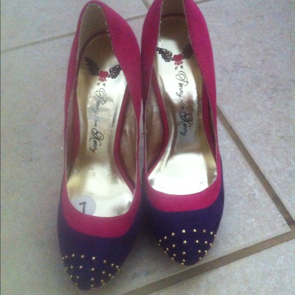 Suede purple and pink pumps