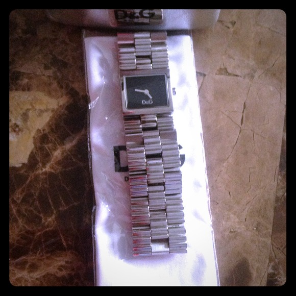Authentic D@G watch. Excellent condition.