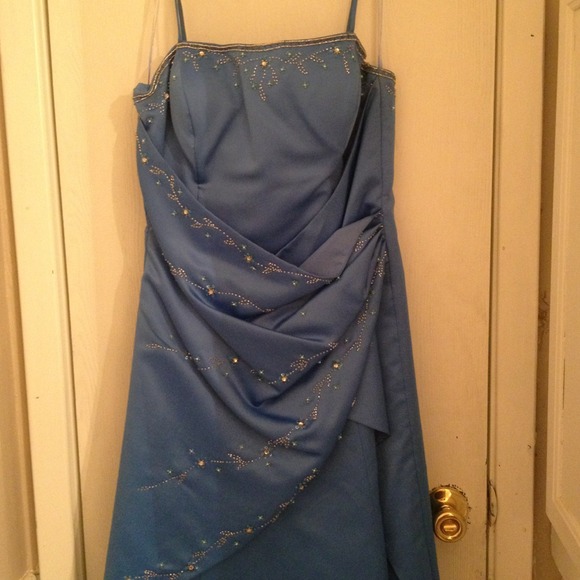 ✨PRICE REDUCED✨ Sky Blue Formal Dress - Picture 2 of 4