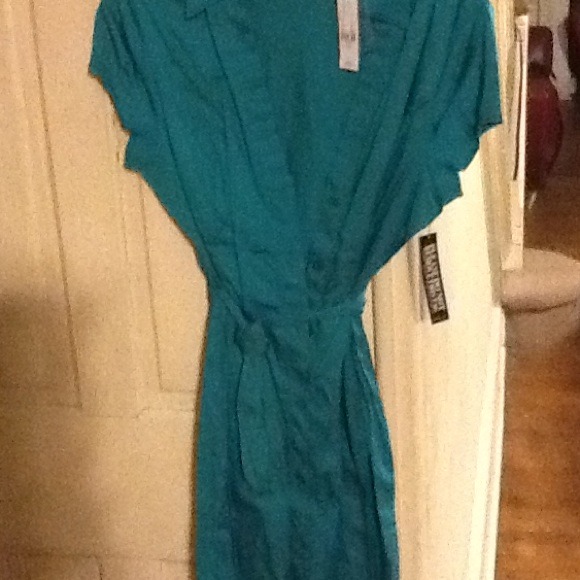 Dresses & Skirts - Green dress