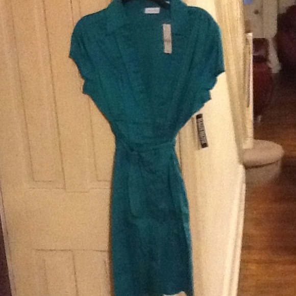 Green dress - Picture 2 of 2