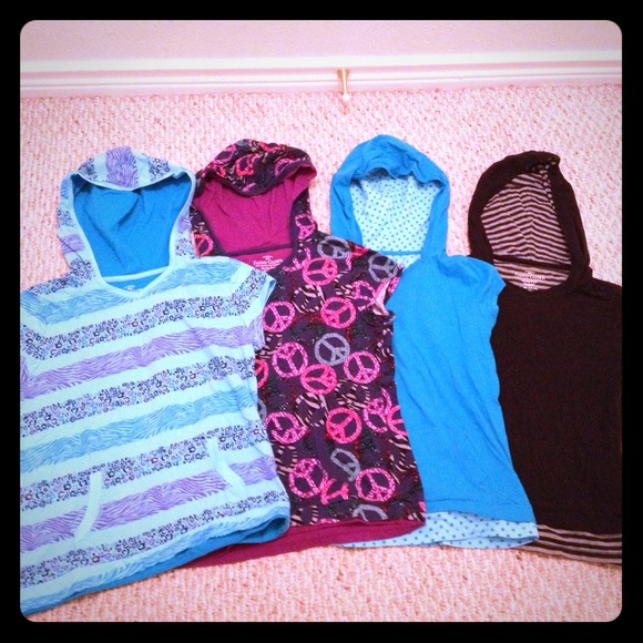 Bundle of 4 Short Sleeves Hooded Shirts