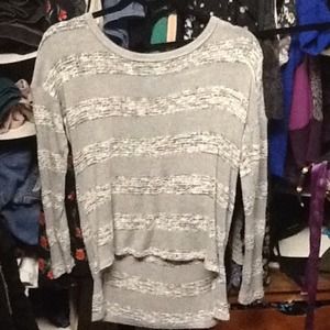 Comfy gray stripped knitted top!