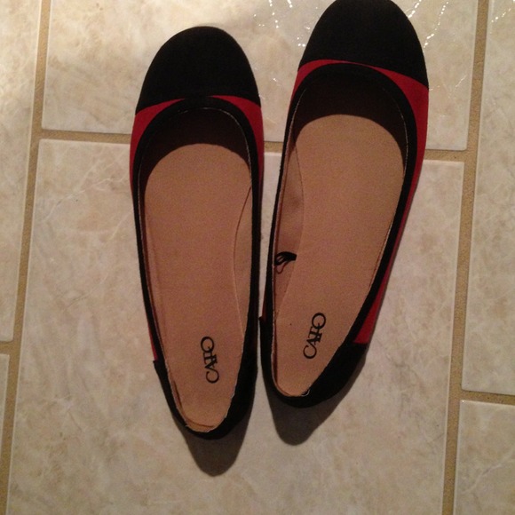Size 10 Red and Black Cato Flats
