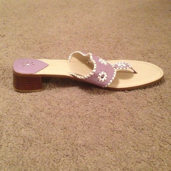 light purple and white flip flops with small heel - Picture 2 of 4