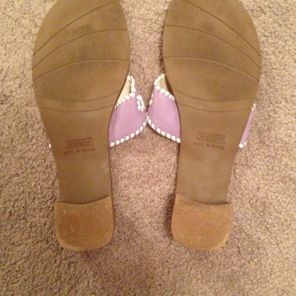light purple and white flip flops with small heel - Picture 4 of 4