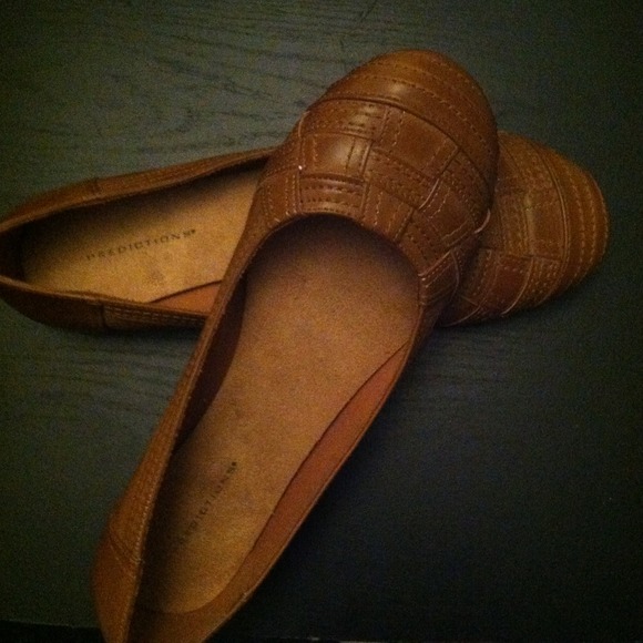 Brown/nude colored flats BRAND NEW