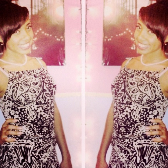Traded 🎀 Black & White Floral Design Asymmetrical