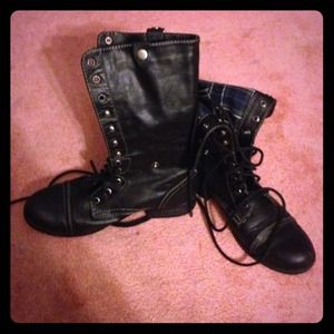 Black boots that can be worn 2 ways!