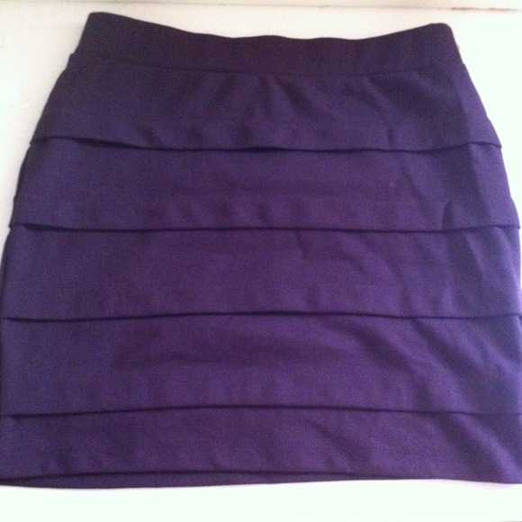 ❌SOLD❌Purple bodycon skirt - Picture 2 of 3