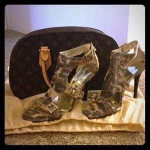 SEXY! Guess by Marciano Heels!