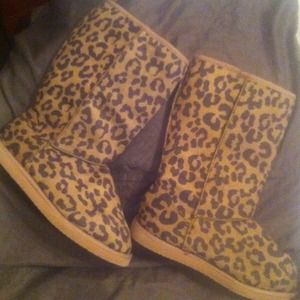***SOLD***Ugg" style boots