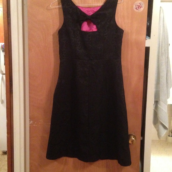 Pretty black dress - Picture 2 of 4