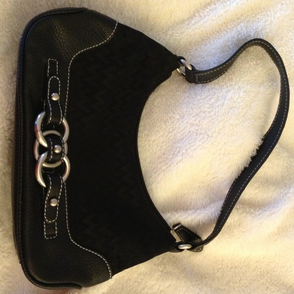 Small leather purse.