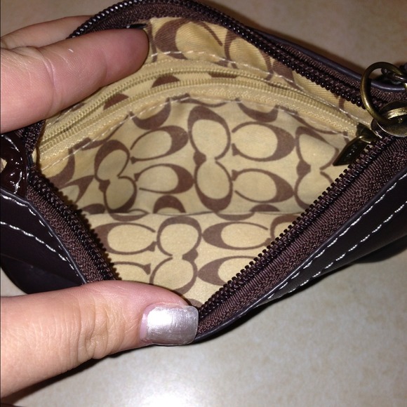 💥SOLD💥 Coach wristlet - Picture 3 of 4