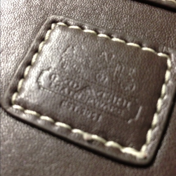 💥SOLD💥 Coach wristlet - Picture 4 of 4