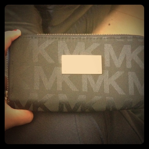 Black Michael kors wallet